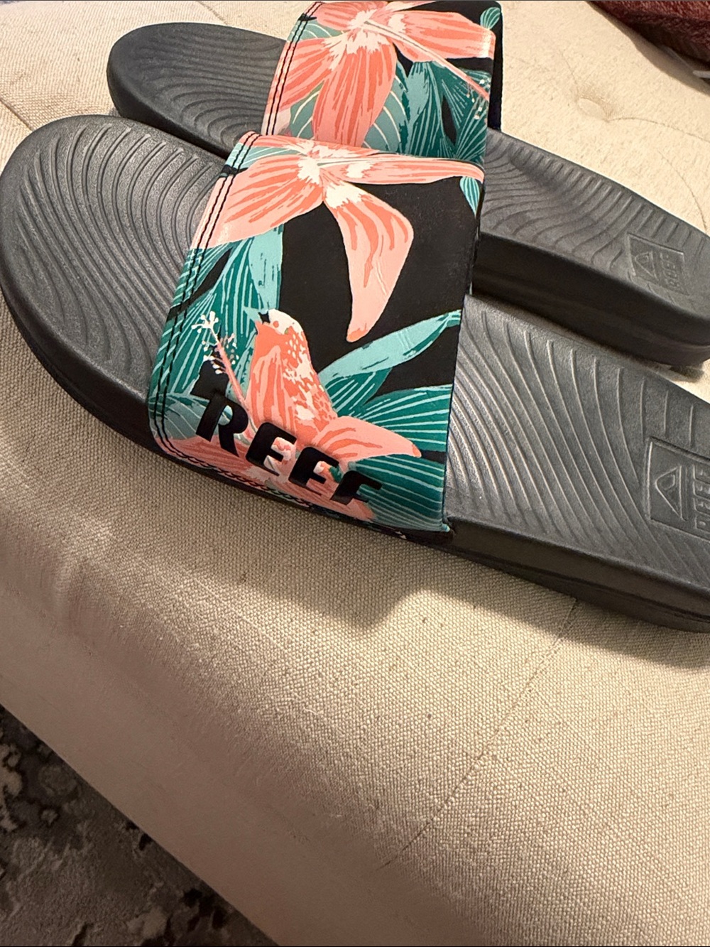 Reef Black Slide Sandals with Coral Floral Strap - brand new!!! Never worn!!!! - Picture 2 of 5